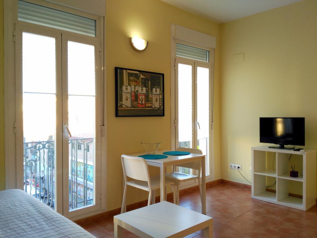 Apartamentos El Puente Madrid Ruang foto