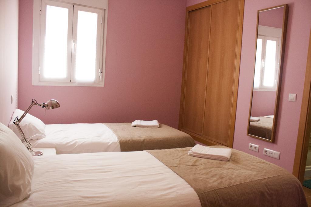 Apartamentos El Puente Madrid Ruang foto