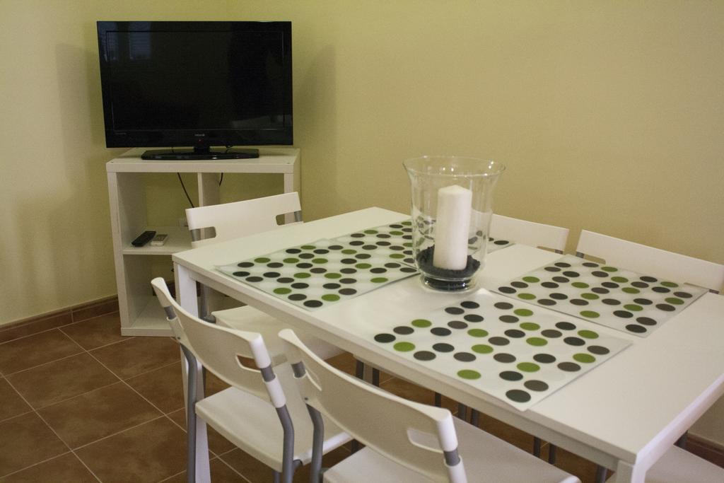 Apartamentos El Puente Madrid Ruang foto